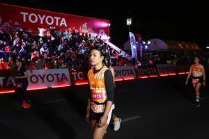 BIB: 28915
                            <button type="button" onclick="openModal(23063985)" class="btn btn-primary btn-sm float-right btn-popup" data-toggle="modal" data-target=".modal-high-quality">
                        <i class="fas fa-shopping-cart"></i> Add to Cart
                    </button>
                                            <button type="button" onclick="isThisMe(23063985, true)" class="btn btn-success btn-sm float-right btn-popup btn-isme hidden" data-toggle="tooltip" data-placement="bottom" title="นี่คือรูปของคุณใช่ไหม คลิกที่นี่เพื่อเอาเข้าอัลบั้ม">
                        <i class="fas fa-plus"></i> Add to album
                    </button>
                    <button type="button" onclick="isThisMe(23063985, false)" class="btn btn-warning btn-sm float-right btn-popup btn-isnotme hidden">
                        <i class="fas fa-ban"></i> Remove from album
                    </button>